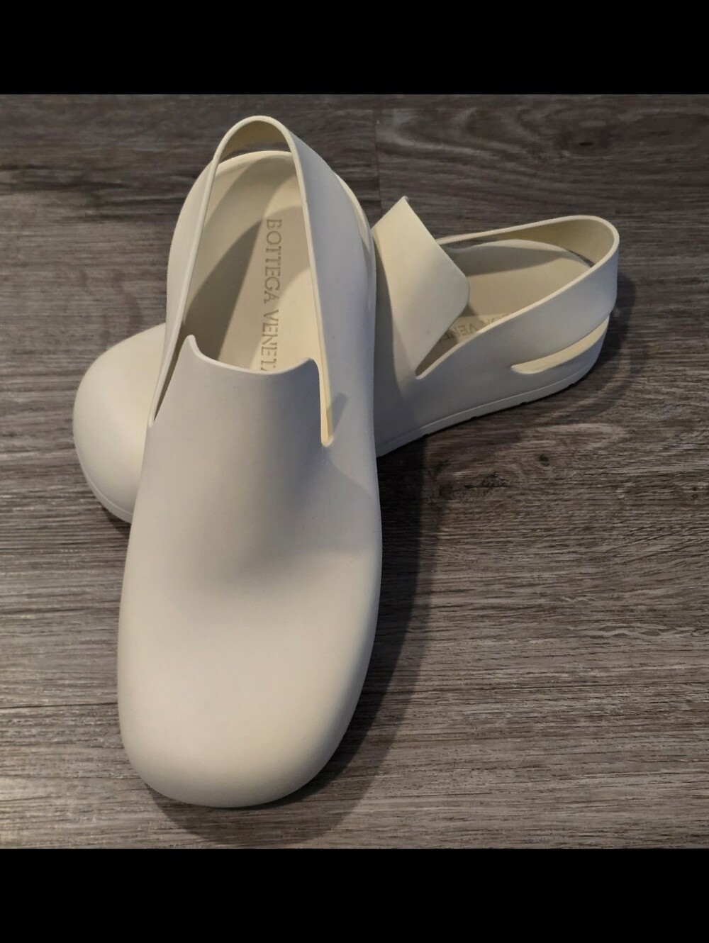 Bottega Veneta Womens/unisex Molded Matt Rubber Sandals SIZE 41/10.5US
